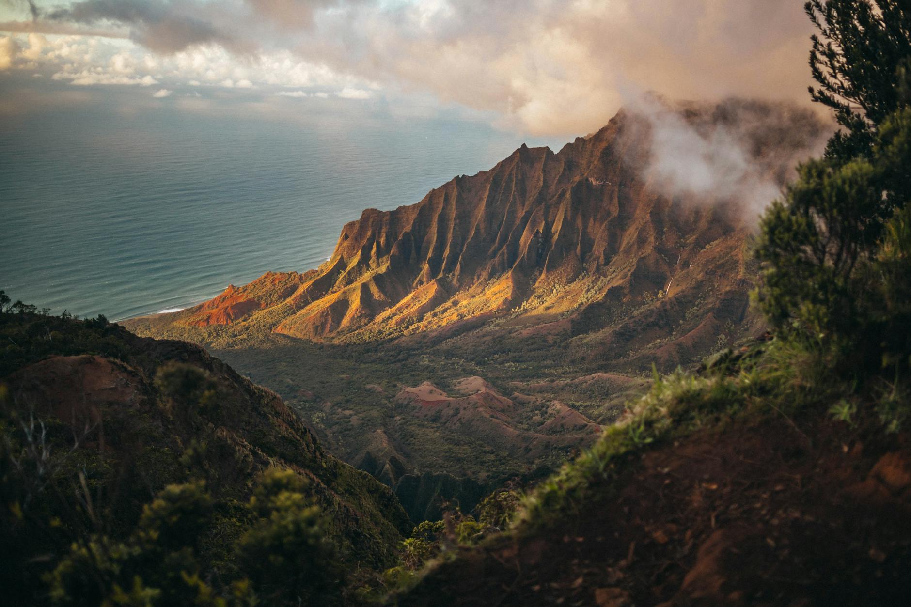 breathtaking kalalau valley mountains scenic view in kauai hawaii