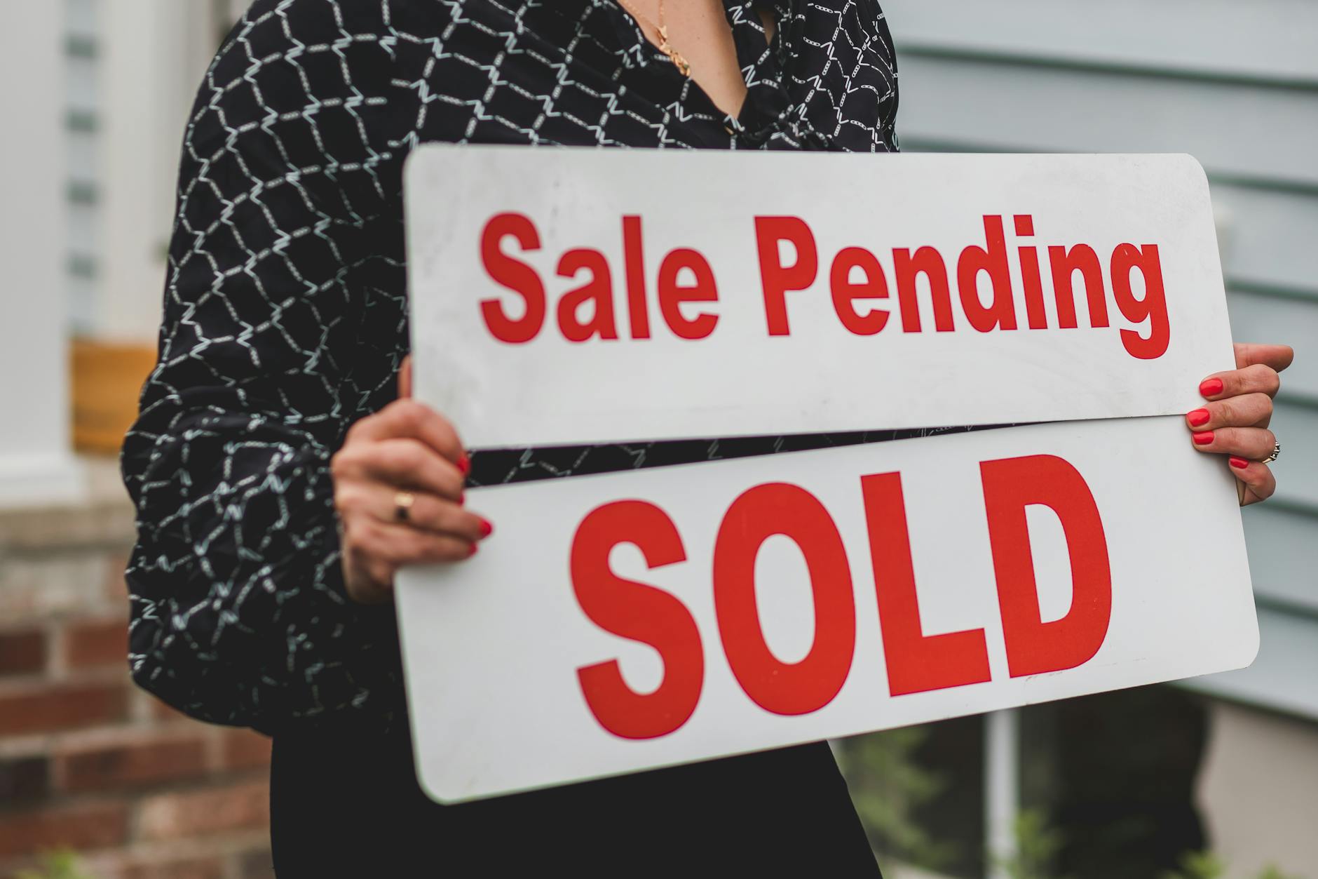 signages for real property selling 4 Essential Tips for Buying Your First House